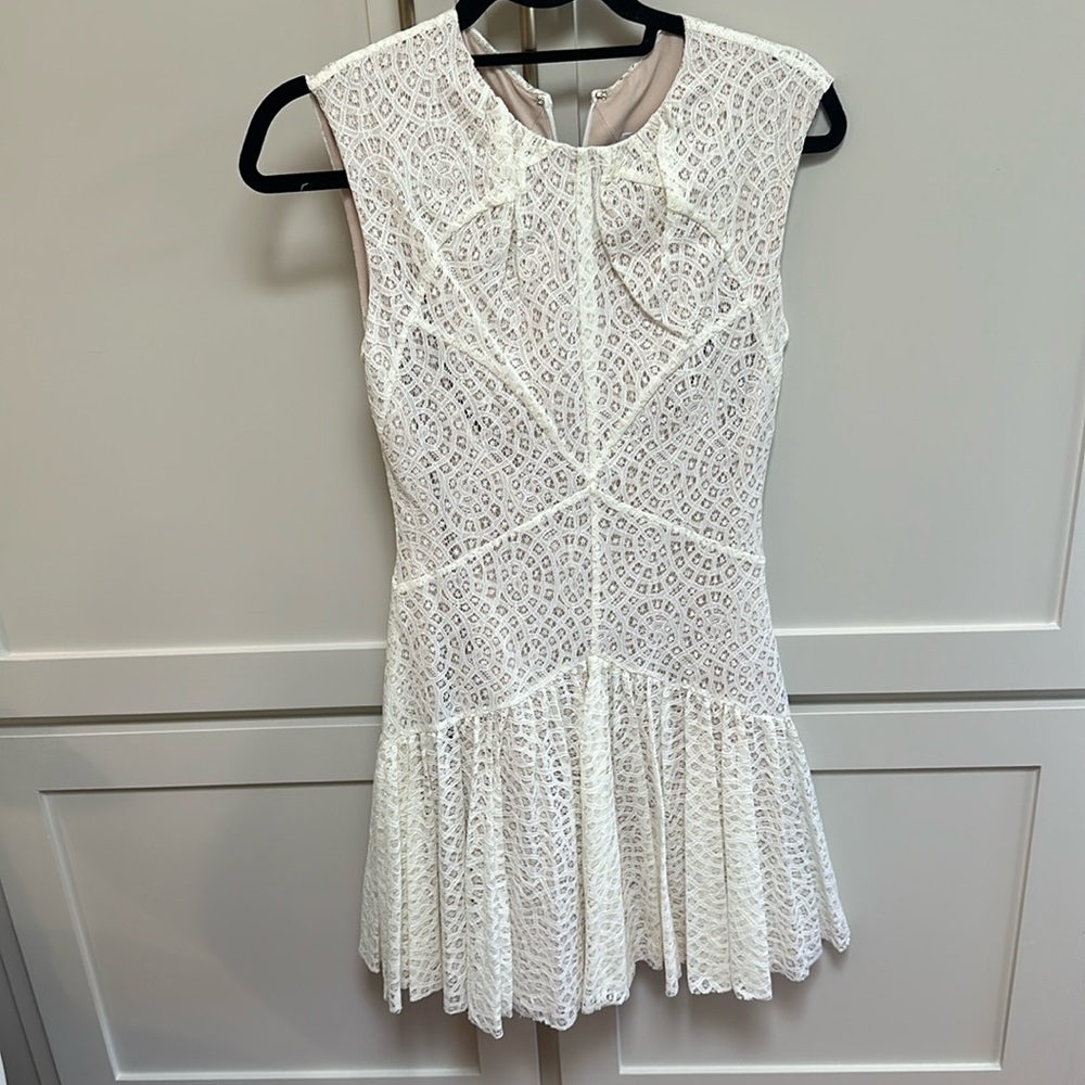 Lace fitted dress with flared bottom